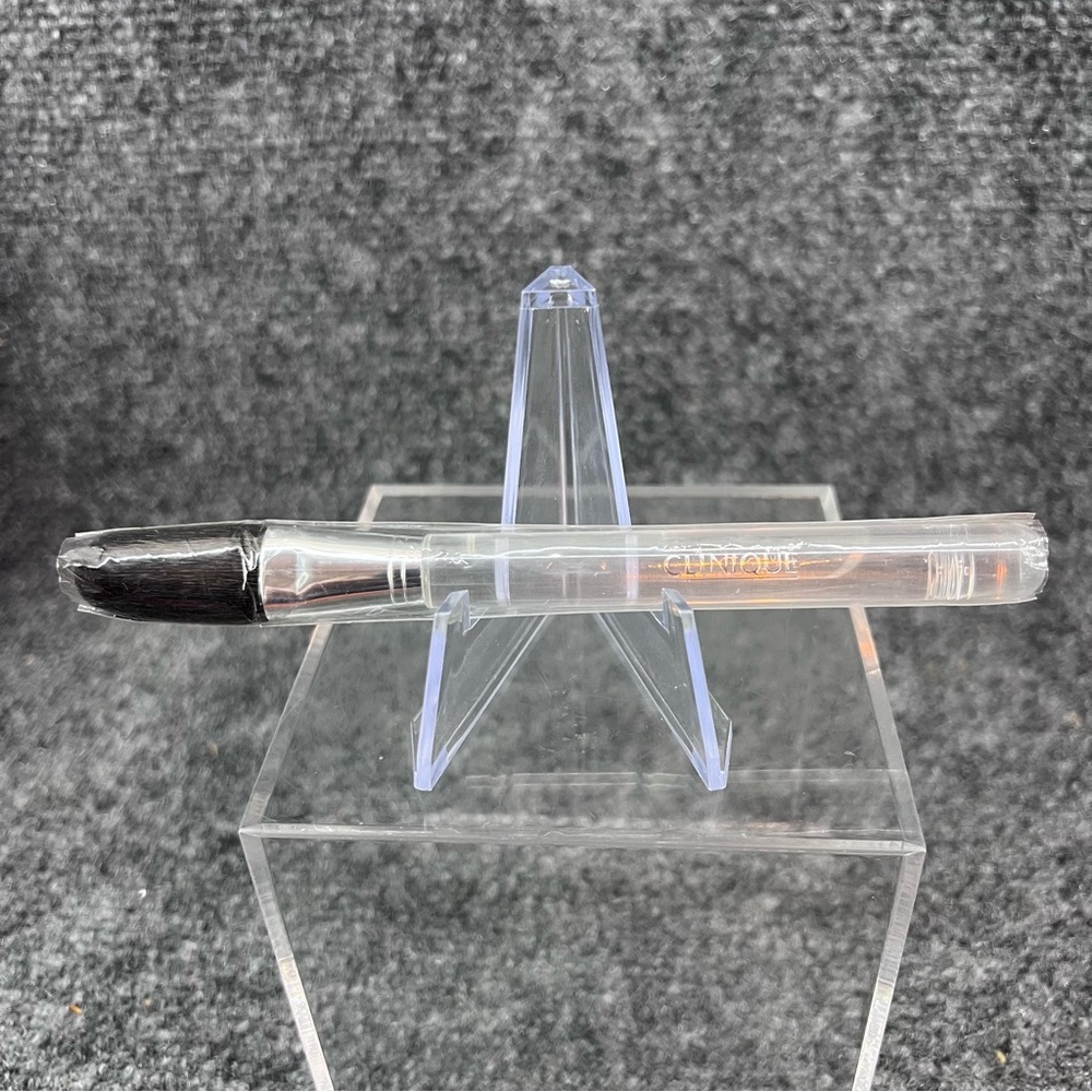 New Clinique  Concealer /  Foundation Makeup Face Brush - Clear Handle 6" Long